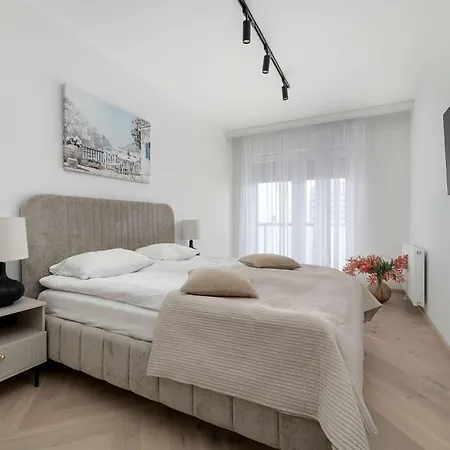 Harmonijny Z Widokiem Na Rzeke We Wroclawiu By Renters Βρότσλαβ